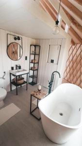 Fotografia z galérie ubytovania Jurty Glamping v destinácii Gostynin
