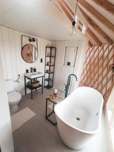 Kúpeľňa v ubytovaní Jurty Glamping