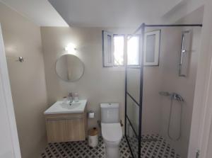 Kúpeľňa v ubytovaní Aeraki House + 14 fotografií