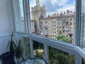 Balkón alebo terasa v ubytovaní Panorama Luxury Apartment in The House with a Spire, a historical building in the city centre