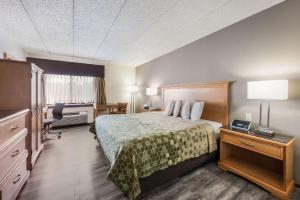 a hotel room with a bed and a desk at Econo Lodge Quakertown in Quakertown