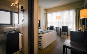 Postel nebo postele na pokoji v ubytování Sardegna Hotel - Suites & Restaurant + 37 fotografií