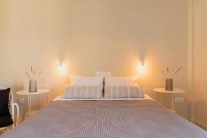 Postel nebo postele na pokoji v ubytování Kamini Apartments