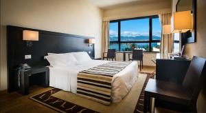 Кровать или кровати в номере Sardegna Hotel - Suites & Restaurant +37 фотографий