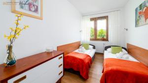 Posteľ alebo postele v izbe v ubytovaní Wonder Home - Apartamenty z balkonami, blisko centrum Karpacza, stoku i aquaparku