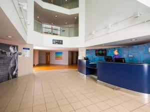 The lobby or reception area at ibis Styles Barnsley