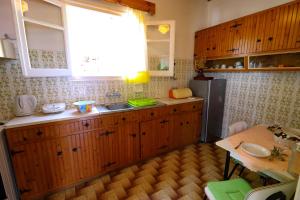 Kuchyň nebo kuchyňský kout v ubytování Antigone Apartments