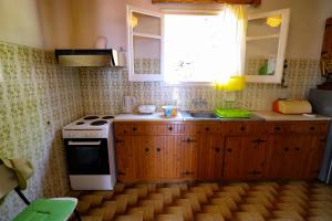 Kuchyň nebo kuchyňský kout v ubytování Antigone Apartments