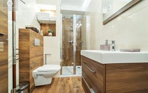 Kúpeľňa v ubytovaní Wonder Home - Apartamenty z balkonami, blisko centrum Karpacza, stoku i aquaparku