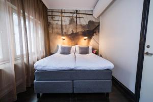 
Säng eller sängar i ett rum på Hotel C Stockholm

