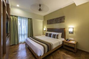 Säng eller sängar i ett rum på Club Mahindra Mount Serene, Munnar