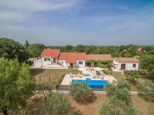 Bazén v ubytování Villa Vitis ZadarVillas nebo v jeho okolí