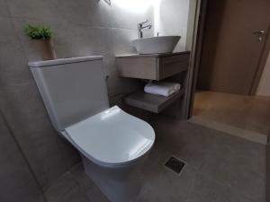 Uma casa de banho em Mon Repo Nest