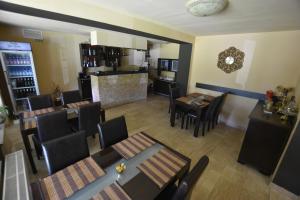 Restoran atau tempat lain untuk makan di Pensiunea Dacia Deva