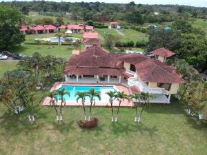 an aerial view of a house with a swimming pool at Costa del Llano Hotel Campestre in Villavicencio