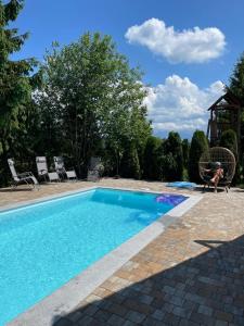 Bazén v ubytování Villa Bialka & Spa nebo v jeho okolí