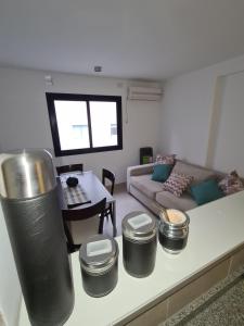 Χώρος καθιστικού στο DOS ANGELES