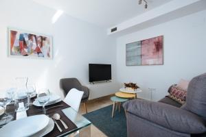 Televízia a/alebo spoločenská miestnosť v ubytovaní Triana Home - Free Parking