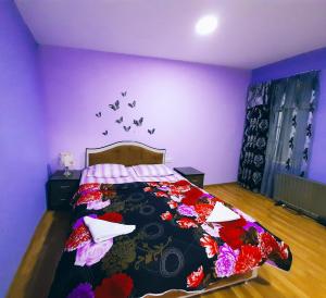 Letto o letti in una camera di Guesthouse of Irina