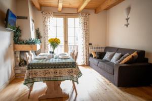 Istumisnurk majutusasutuses TRILOCALE ALPES: DIMENTICA L'AUTO E RILASSATI