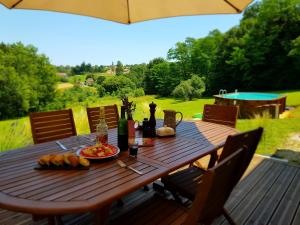 Nápoje v ubytování Charmante Maison entre Lot & Dordogne avec Piscine Privée