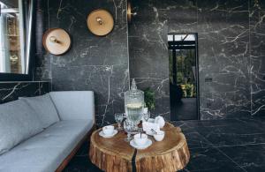 Posedenie v ubytovaní Hotel Vedmezhyi Dvir