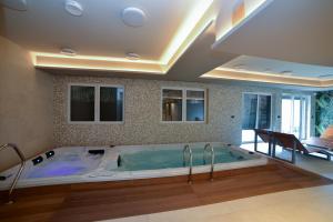 Bazén v ubytovaní LAGUNA Apartament Polanica Residence 27 -SPA- alebo v jeho blízkosti
