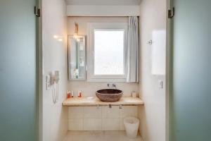 A bathroom at Faros Resort