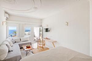 A seating area at Faros Resort