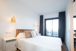 Apartaments Voralmar客房内的一张或多张床位