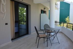 En balkong eller terrasse på Lungomare private rooms