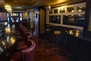 Ο χώρος του lounge ή του μπαρ στο The Carraig Hotel