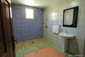 a bathroom with a sink and a mirror at Hotel New Mars Dades in Aït Idaïr
