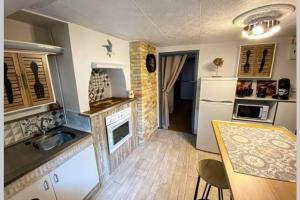 Η κουζίνα ή μικρή κουζίνα στο Appartement cocooning familial