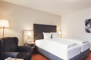 Postel nebo postele na pokoji v ubytování Hotel Johanna mitten im Ötztal