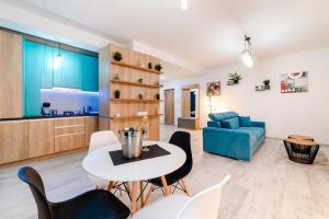 a living room with a table and chairs and a couch at SUMMER QUANTUM VALENTINE'S APARTMENT in Năvodari
