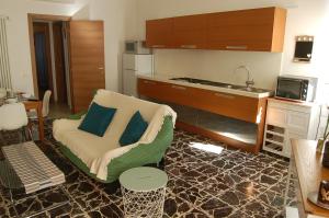 A kitchen or kitchenette at Appartamento da Nonna Pina