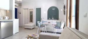 Χώρος καθιστικού στο Olive Tree, Mykonos Town 2BRM Apartment with Pool