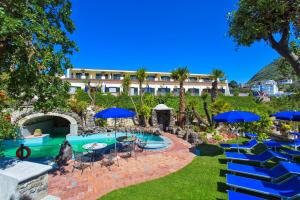 The swimming pool at or close to Hotel Belvedere