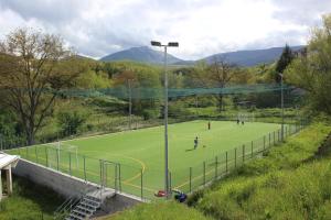 Tennis ja/või seinatennis majutusasutuses Lucantò Accommodations või selle läheduses