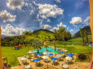 Изглед към басейн в Villa Itaipava Resort & Conventions или наблизо