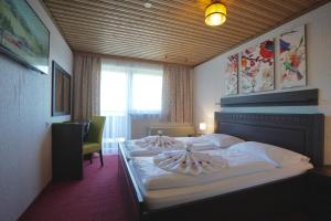 Łóżko lub łóżka w pokoju w obiekcie Mountainlovers Berghotel SeidlAlm