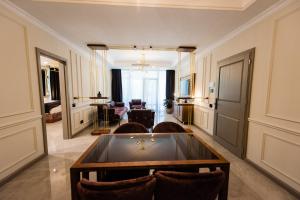 a large living room with a table and chairs at Vila 6 Neptun Olimp in Olimp