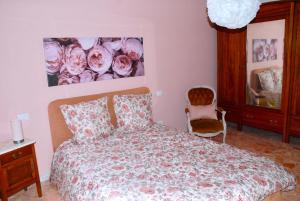 A bed or beds in a room at CASA PAOLINA NEL CENTRO DI BRACCIANO