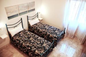 A bed or beds in a room at CASA PAOLINA NEL CENTRO DI BRACCIANO