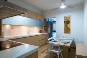 A kitchen or kitchenette at Sea & City views, Aspa’s apartment