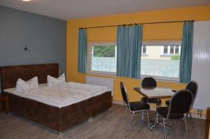 Postel nebo postele na pokoji v ubytování Hotel Wittenberg-Hotel Garni + 37 fotografií