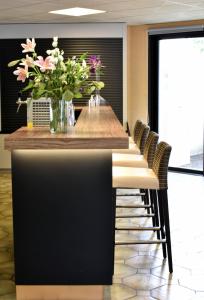 ブルボンヌ・レ・バンにあるHotel des Lauriers Rosesのギャラリーの写真