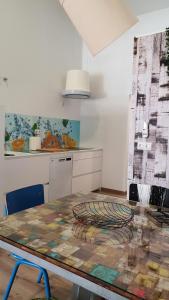 Kuchnia lub aneks kuchenny w obiekcie Apartamentos Antares 3