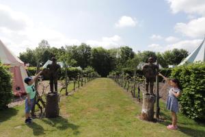 A garden outside Knights Glamping at Leeds Castle 